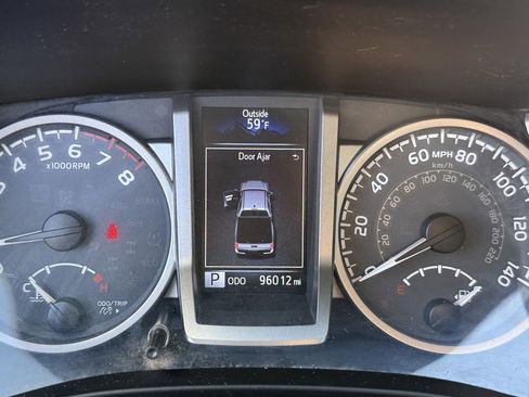 Used 2018 Toyota Tacoma SR5 image 15