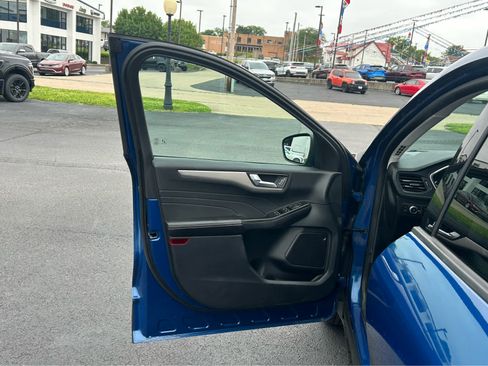 Used 2022 Ford Escape SEL AWD/4WD image 16