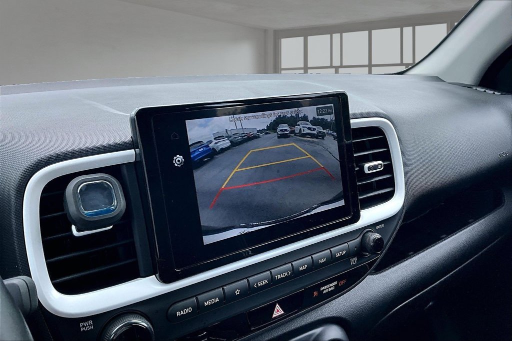 Used 2025 Hyundai Venue Limited FWD image 21