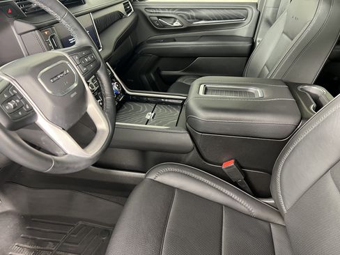 Used 2023 GMC Yukon XL Denali w/ Max Trailering Package AWD/4WD image 4