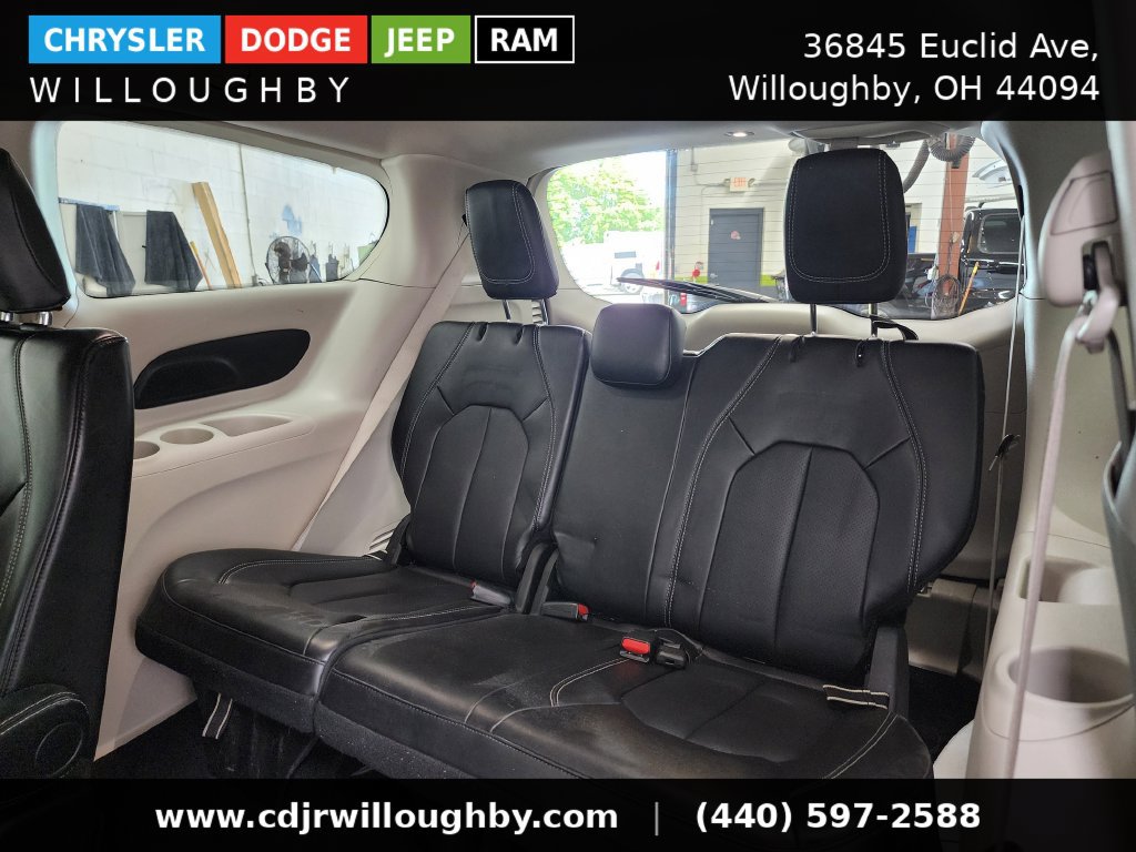 Used 2024 Chrysler Pacifica Touring-L FWD image 29