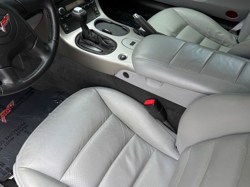 Used 2005 Chevrolet Corvette Coupe w/ Preferred Equipment Group RWD image 6