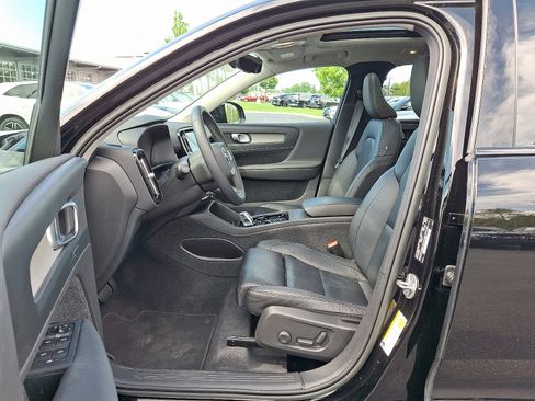 Used 2023 Volvo XC40 B5 Plus w/ Climate Package AWD/4WD image 14