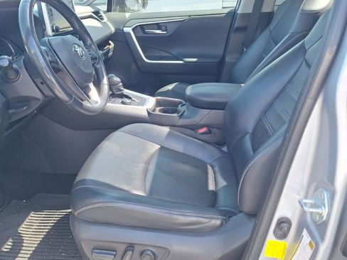 Used 2020 Toyota RAV4 Limited AWD/4WD image 9