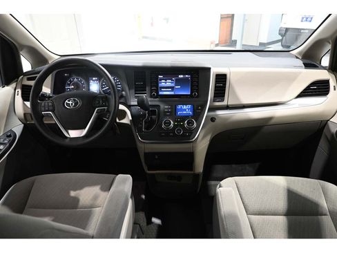 Used 2019 Toyota Sienna LE FWD image 22