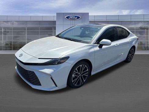 Used 2025 Toyota Camry XLE image 9