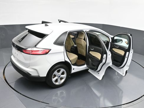 Used 2021 Ford Edge SE image 43