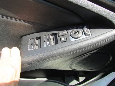 Used 2014 Kia Cadenza Premium w/ Luxury Package FWD image 15