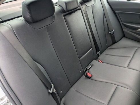 Used 2017 BMW 320i xDrive Sedan image 32