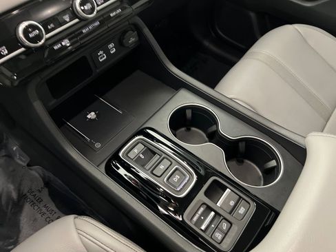 Used 2025 Honda Pilot EX-L image 24