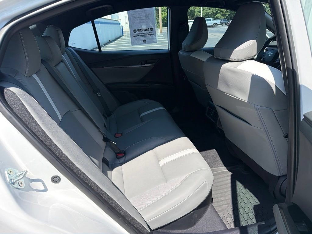 Used 2025 Toyota Camry SE w/ Convenience Package FWD image 21