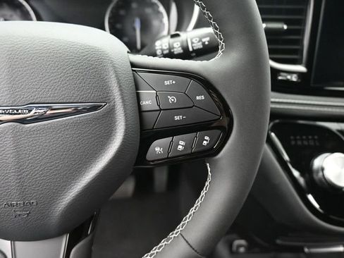 New 2026 Chrysler Pacifica Select w/ S Appearance Package image 32