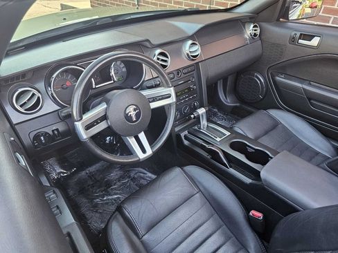 Used 2006 Ford Mustang GT RWD image 13