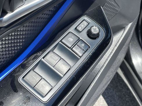 Used 2022 Toyota C-HR XLE FWD image 17