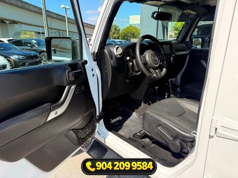 Used 2017 Jeep Wrangler Unlimited Sahara w/ Connectivity Group AWD/4WD image 18