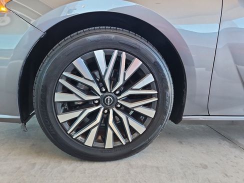 Used 2024 Nissan Altima 2.5 SV FWD image 21
