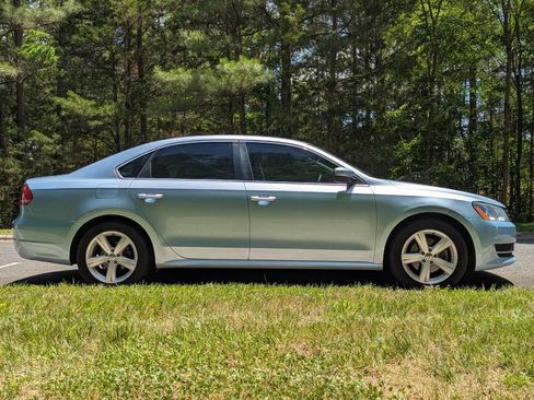 Used 2013 Volkswagen Passat 2.5 SE FWD image 10