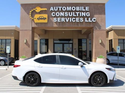 Used 2026 Toyota Camry SE FWD image 9