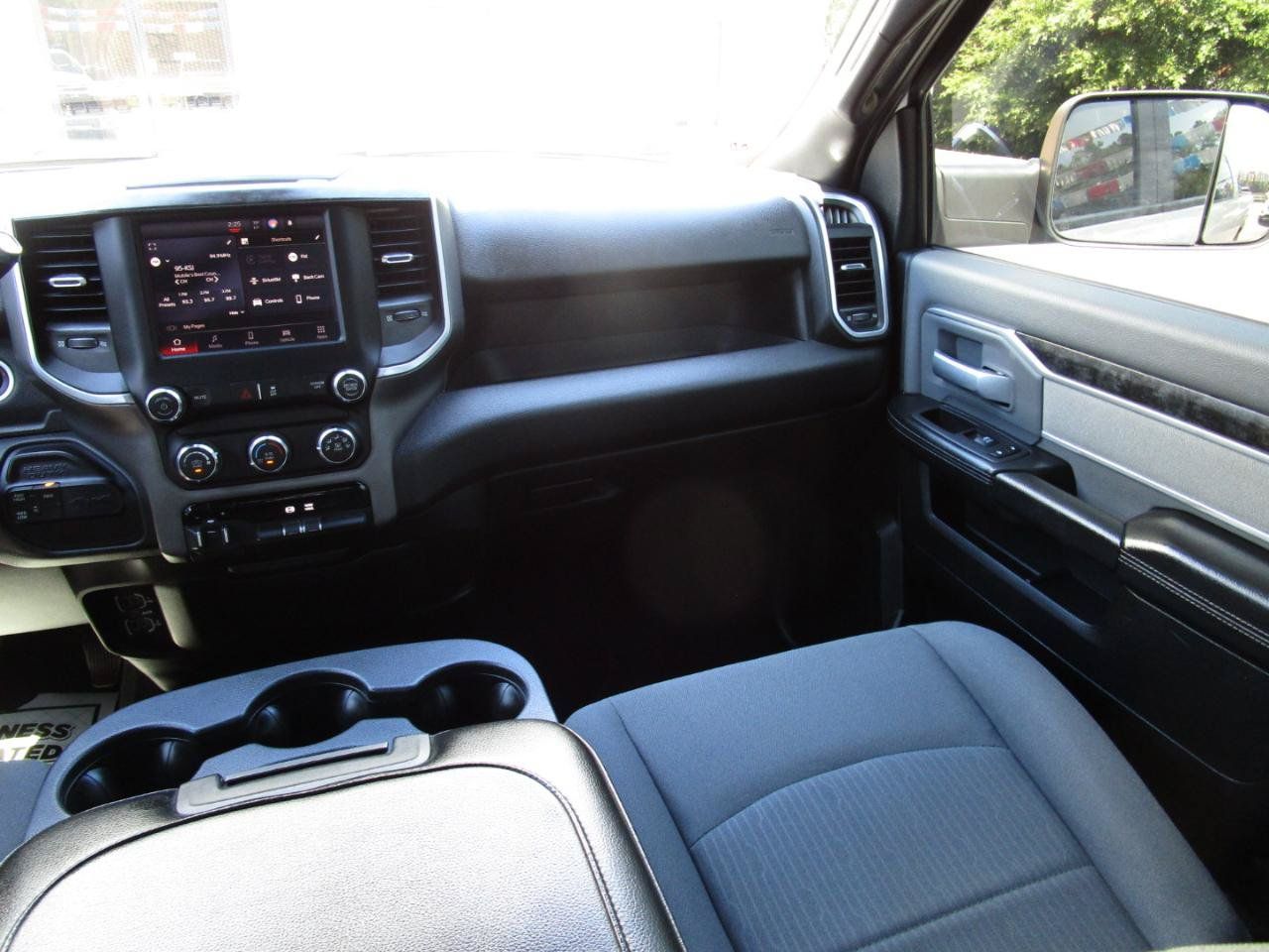 Used 2022 RAM 2500 Big Horn AWD/4WD image 9