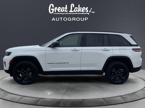 Used 2024 Jeep Grand Cherokee Altitude image 2