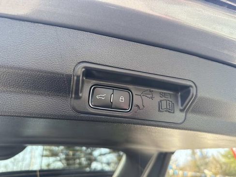 Used 2025 Ford Explorer ST-Line image 9