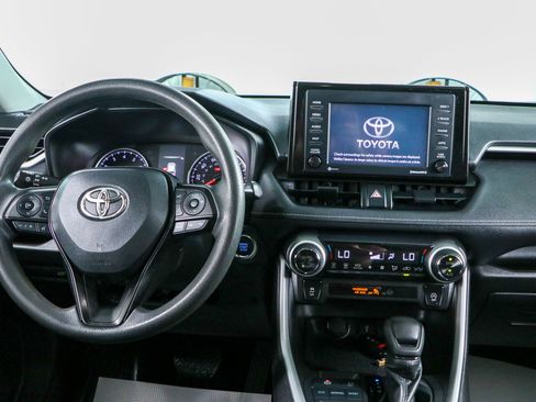 Used 2022 Toyota RAV4 XLE w/ Convenience Package FWD image 17