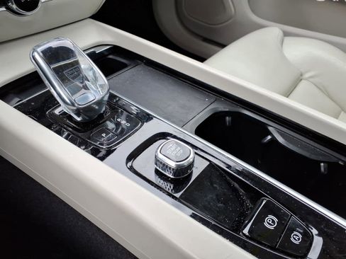 Used 2022 Volvo S60 B5 Inscription image 19