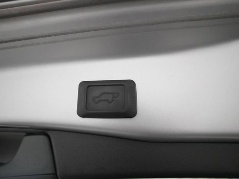 Used 2019 Toyota RAV4 Limited AWD/4WD image 15