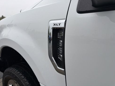 Used 2022 Ford F350 XLT w/ XLT Premium Package image 16