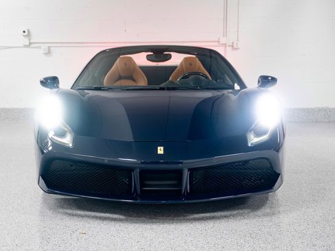 Used 2018 Ferrari 488 Spider image 4
