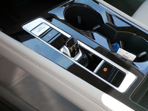 Used 2025 Volkswagen Atlas SEL Premium R-Line image 24