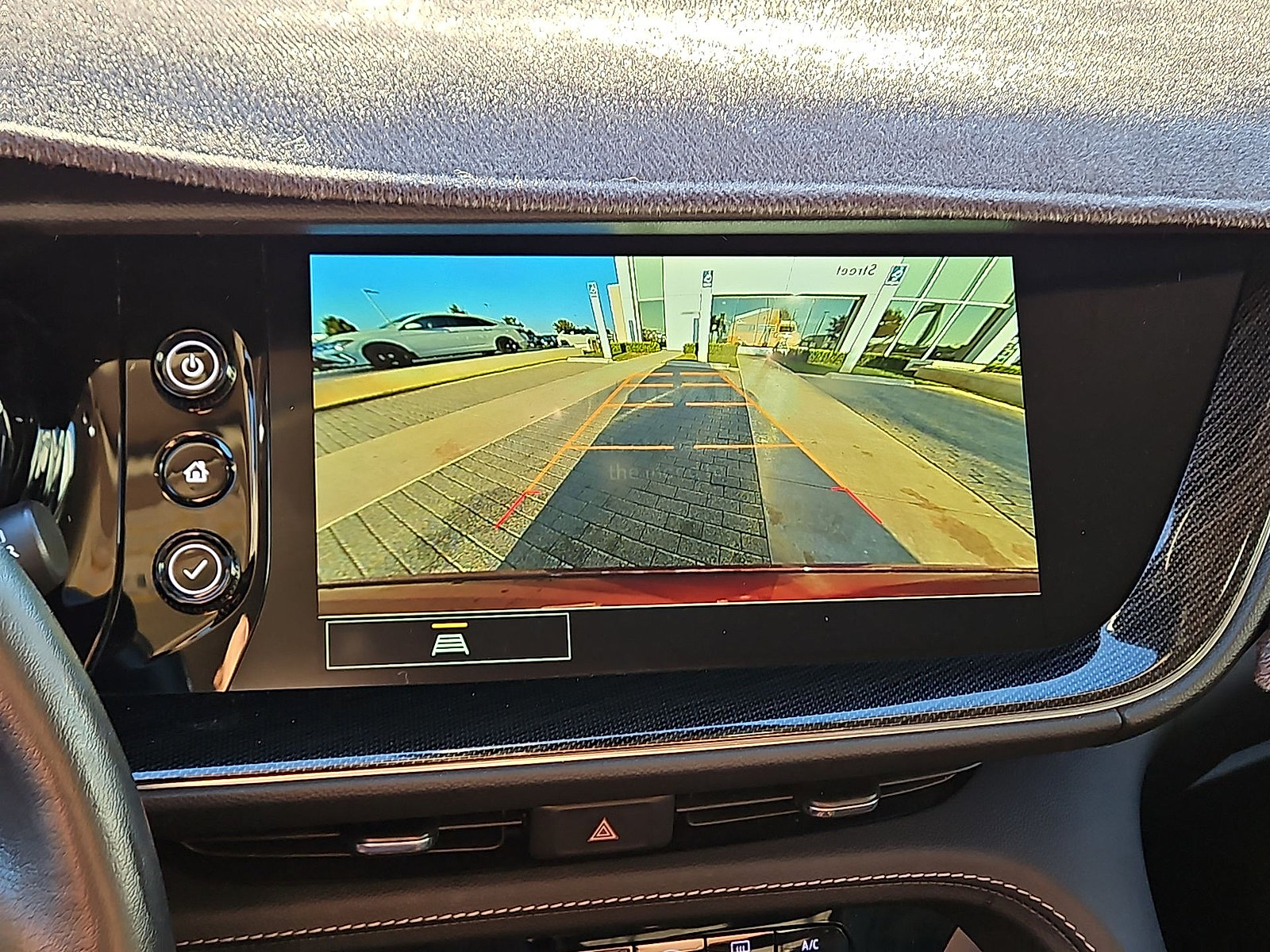 Used 2023 Buick Envision Preferred FWD image 18