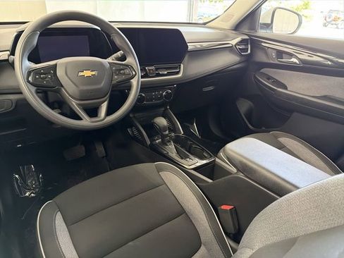Used 2025 Chevrolet TrailBlazer LT AWD/4WD image 17