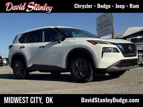 Used 2023 Nissan Rogue S image 1