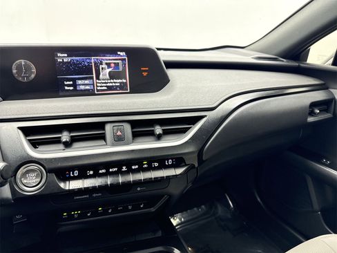 Used 2019 Lexus UX 200 w/ Premium Package image 16