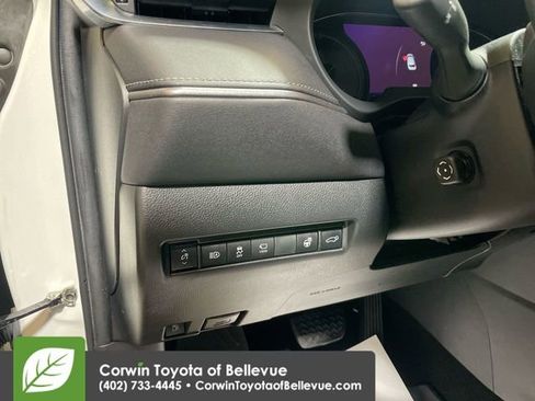 Certified 2021 Toyota Venza Limited image 11