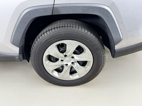 Used 2019 Toyota RAV4 LE FWD image 35