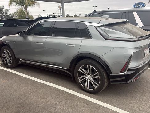 Used 2024 Cadillac Lyriq Luxury AWD/4WD image 2