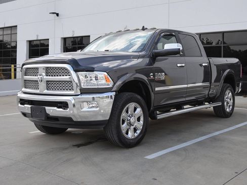 Used 2018 RAM 2500 Laramie w/ Convenience Group AWD/4WD image 4