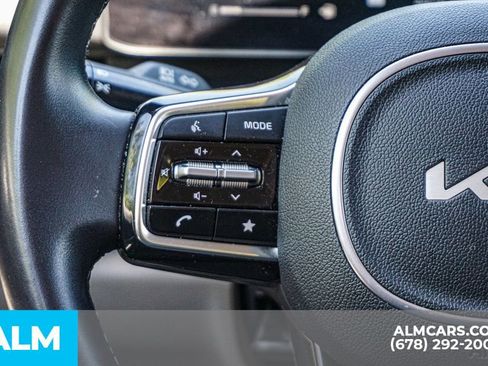 Used 2025 Kia Carnival FWD image 31