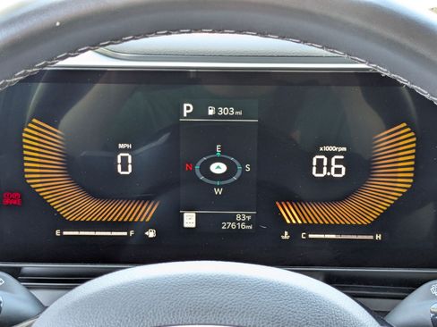 Used 2025 Kia Carnival FWD image 22