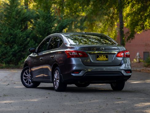 Used 2018 Nissan Sentra SV w/ Premium Package (P01) FWD image 3