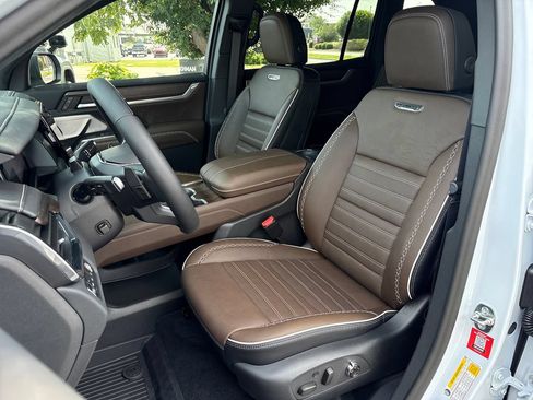 New 2026 GMC Acadia Denali Ultimate w/ LPO, Floor Liner Package AWD/4WD image 14
