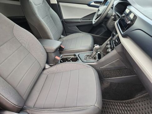 New 2024 Volkswagen Taos SE image 10