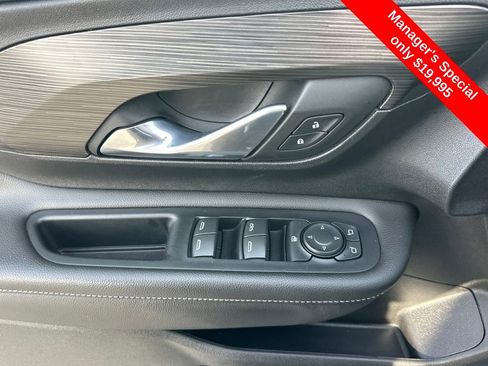 Used 2023 GMC Terrain SLE w/ Driver Convenience Package image 14