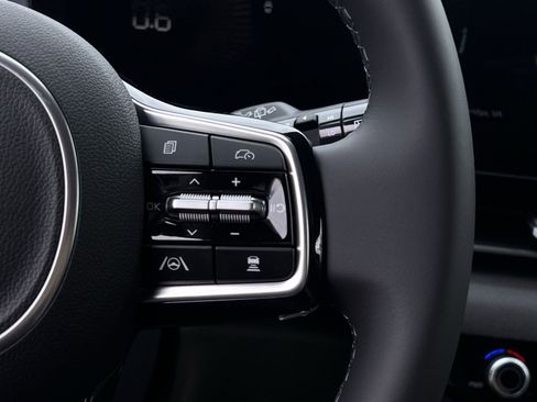 New 2026 Kia Carnival EX FWD image 33
