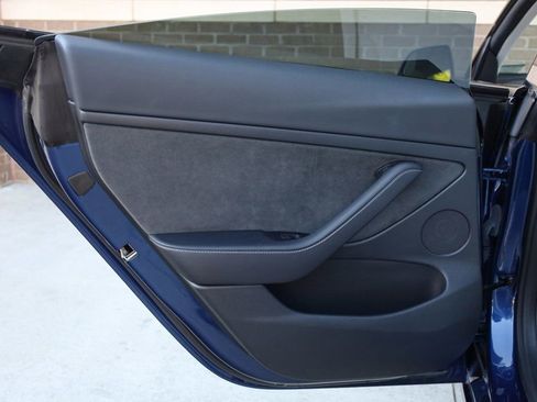 Used 2023 Tesla Model 3 Standard Range image 17