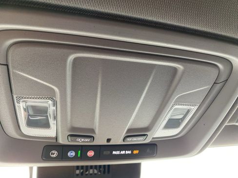 Used 2024 GMC Sierra 1500 Elevation image 21