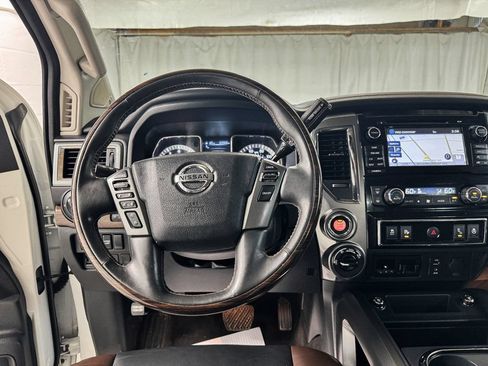 Used 2018 Nissan Titan Platinum Reserve w/ Platinum Utility Package AWD/4WD image 11