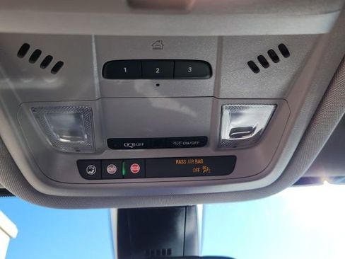 Used 2023 GMC Acadia SLT image 37